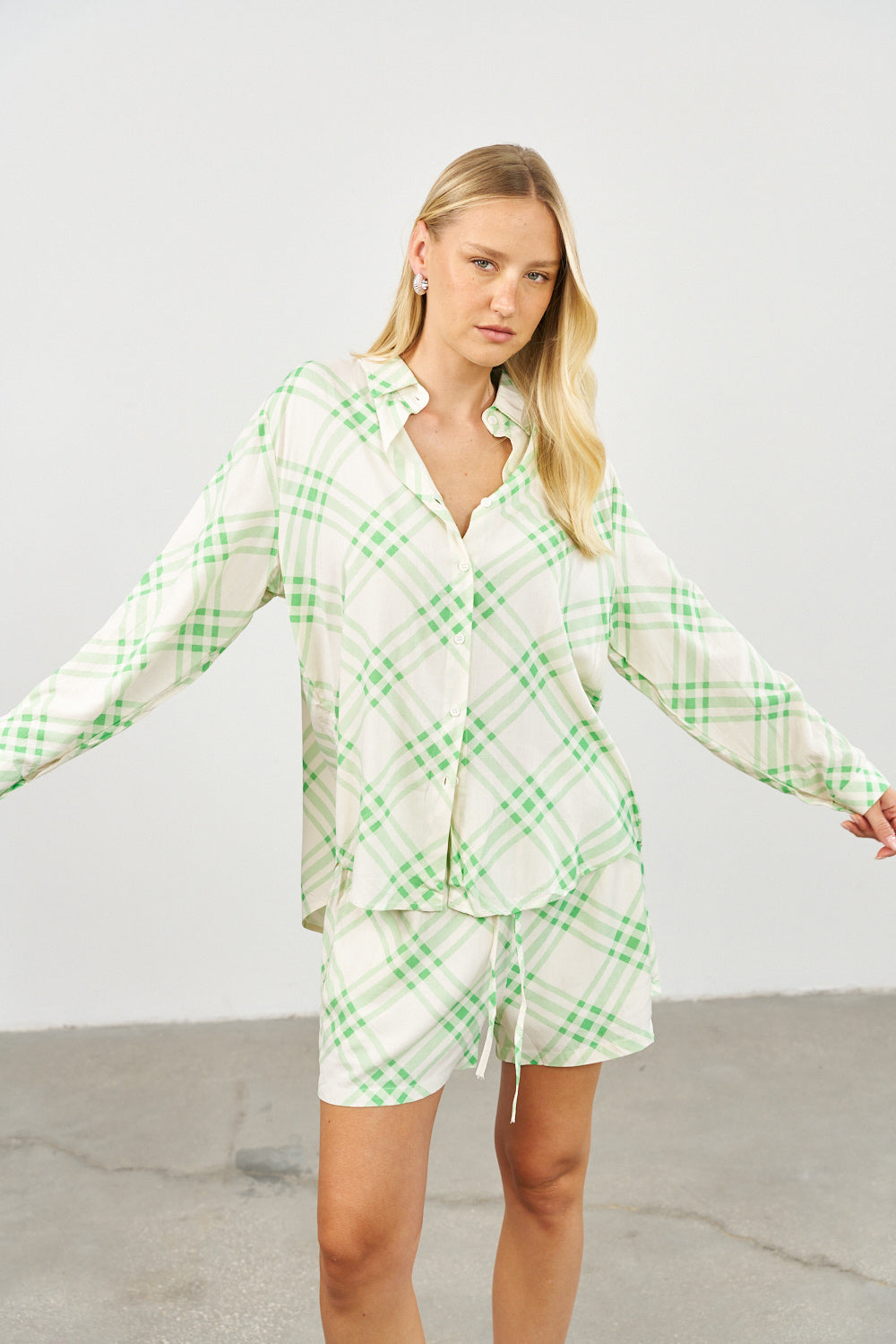 מכופתרת גרינה