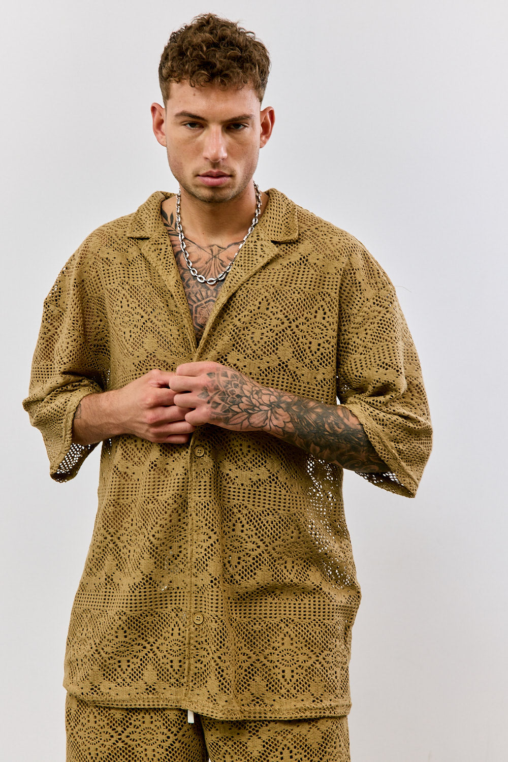 מכופתרת בריזה