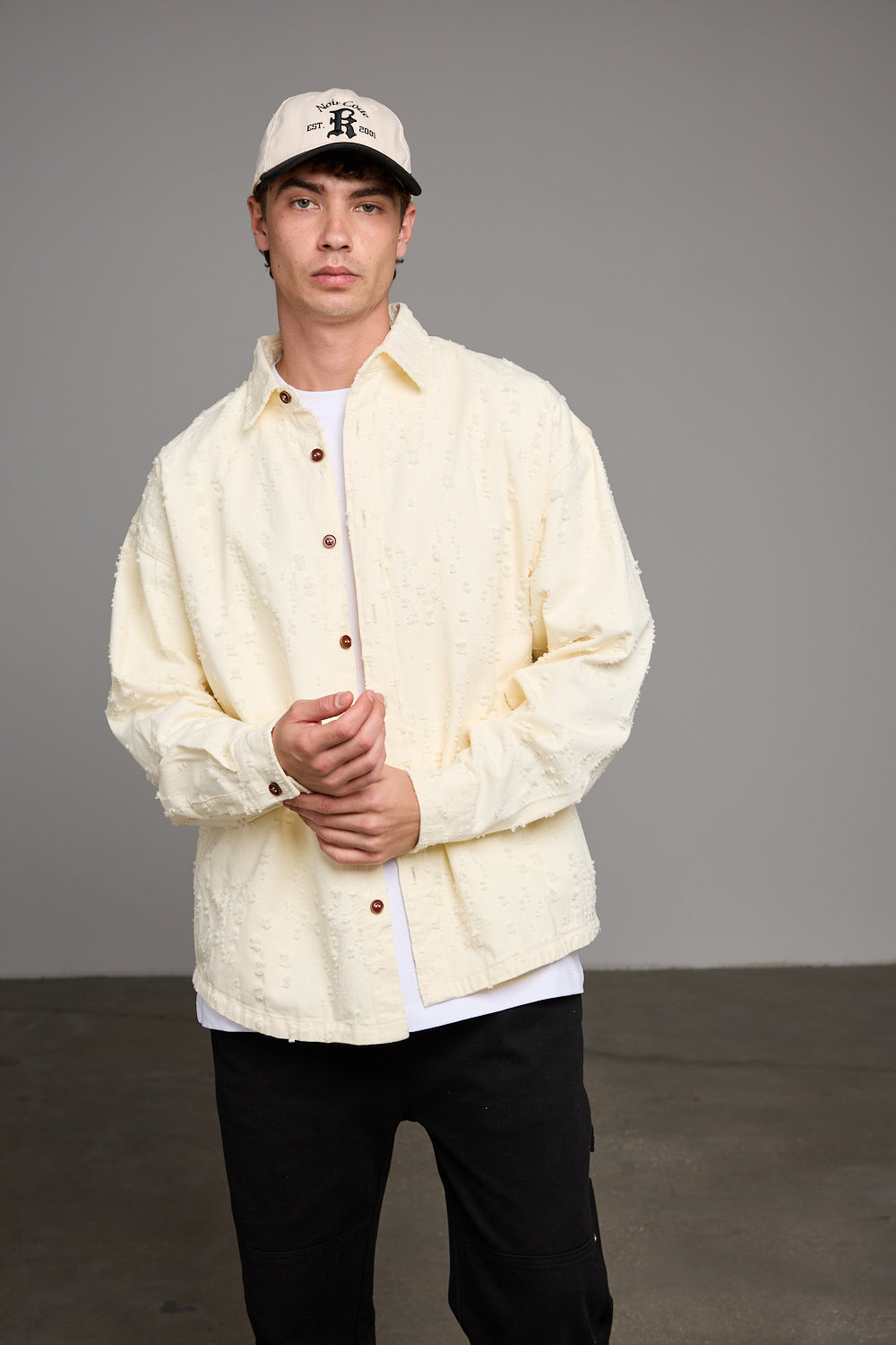 מכופתרת ליאו