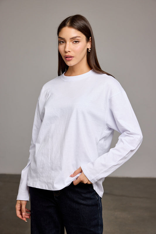 חולצות חלקות לנשים - הטרנדים, הגזרות והצבעים שחייבים בארון