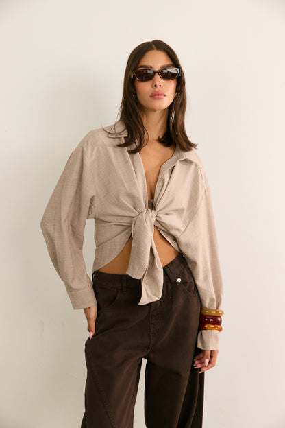 מכופתרת מניס