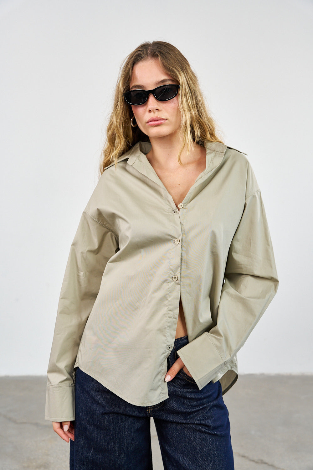 מכופתרת איירי