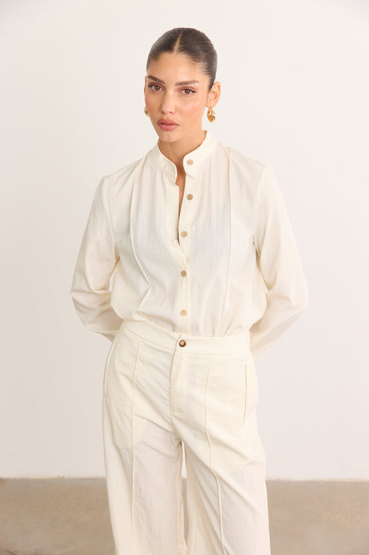 מכופתרת לין