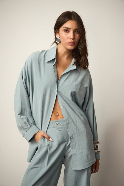 מכופתרת זואי