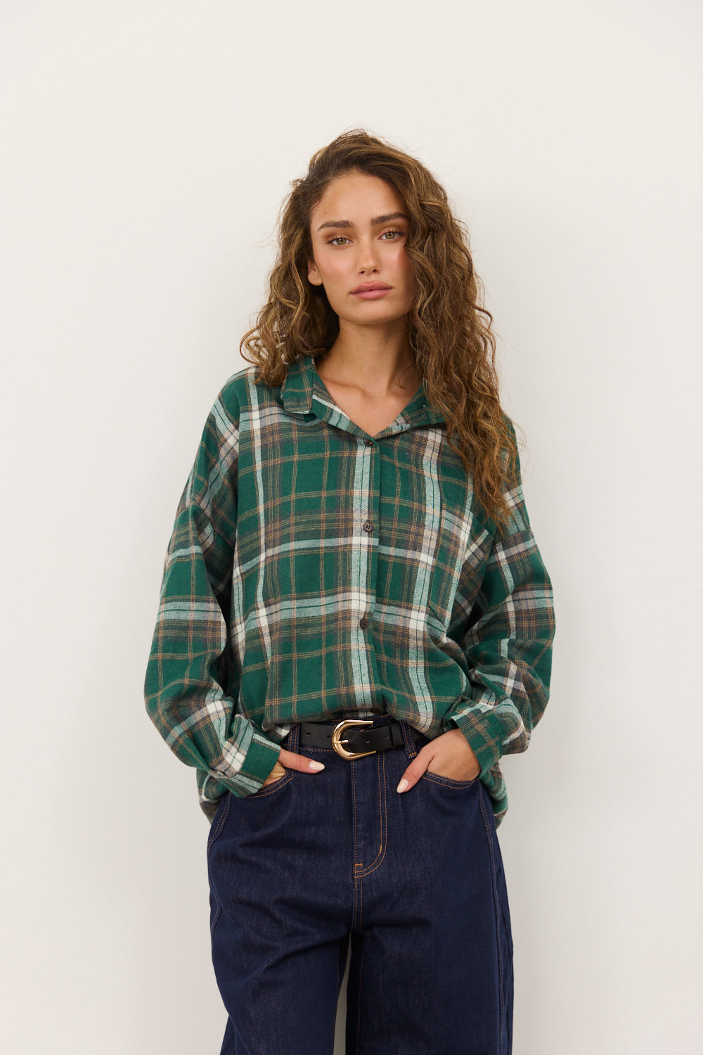 מכופתרת סואן