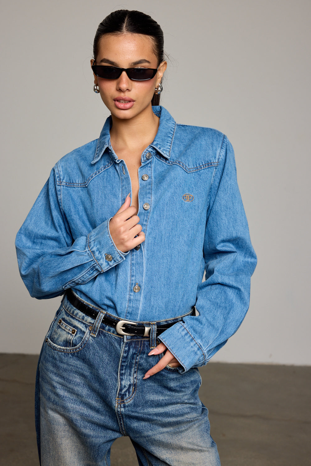 מכופתרת אולי