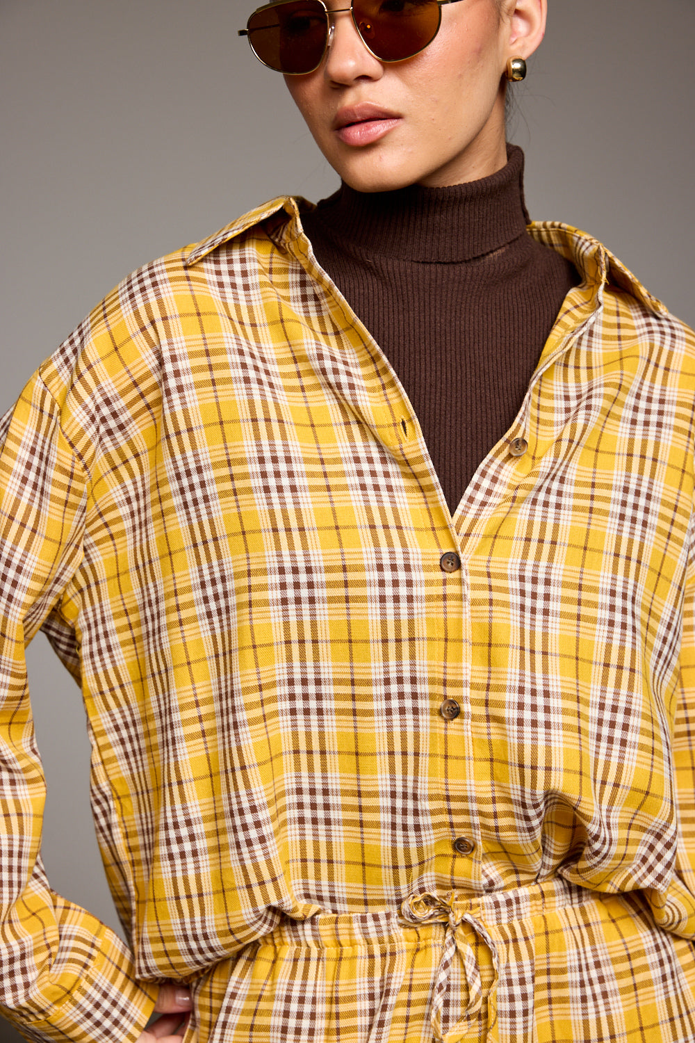 מכופתרת קרלה