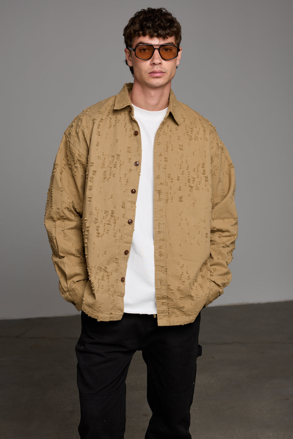 מכופתרת ליאו