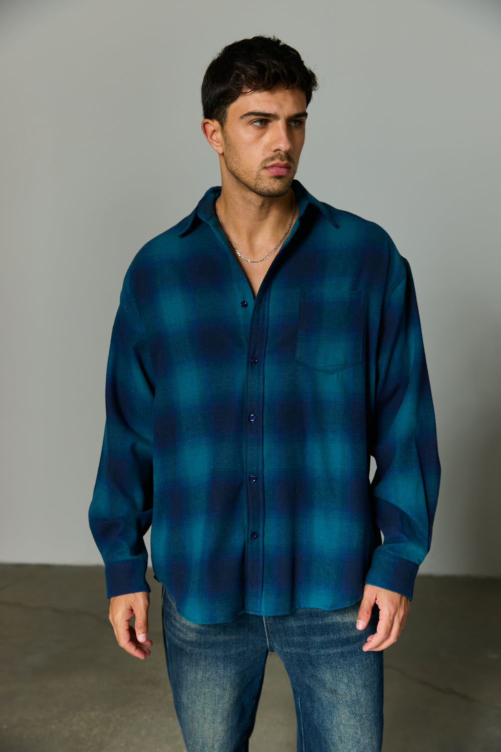 מכופתרת מייק