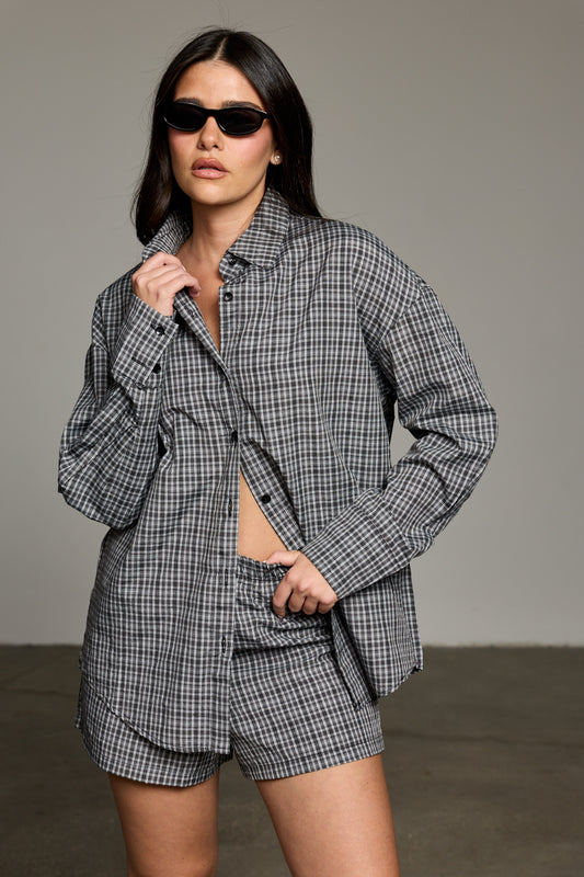 מכופתרת ניק