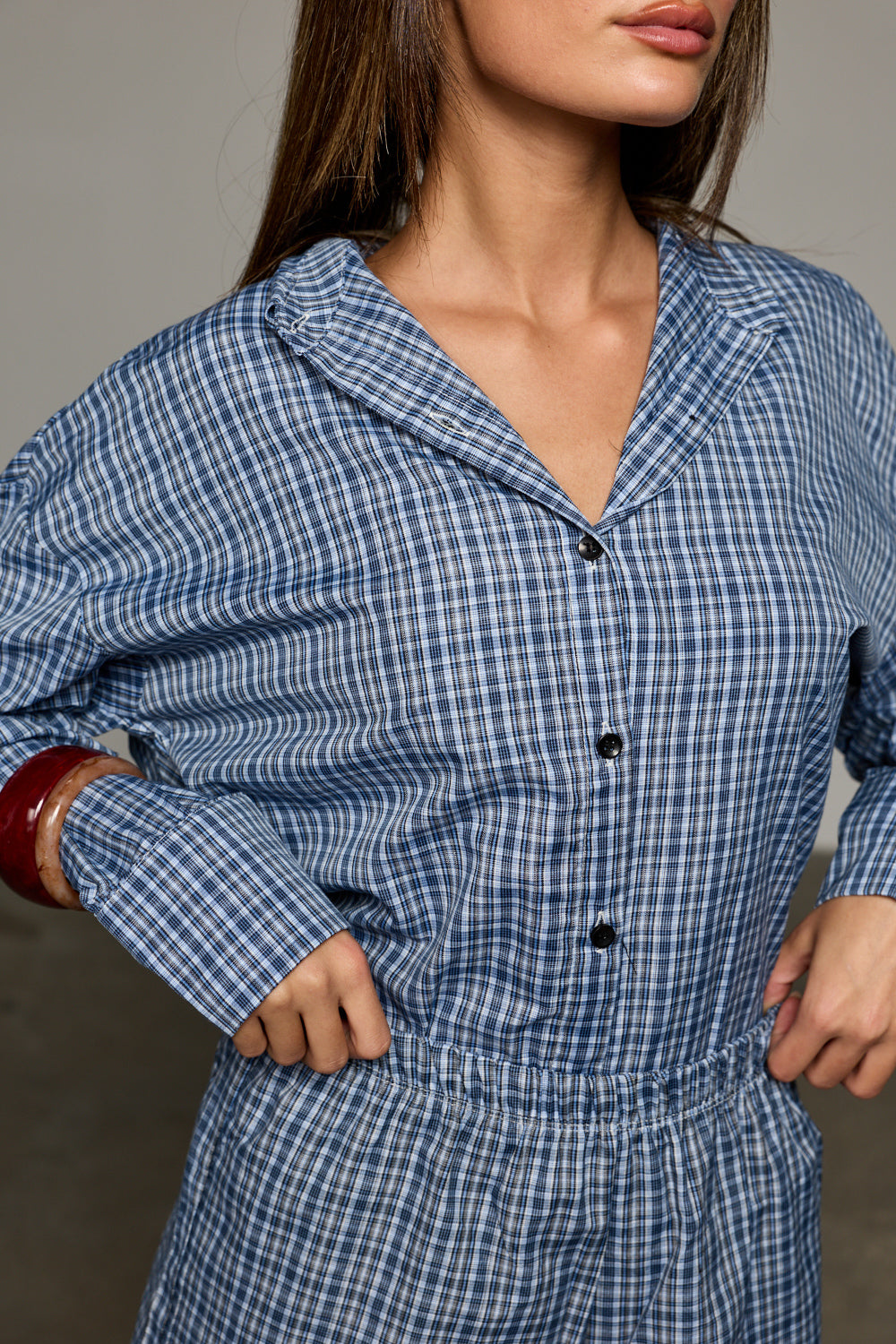 מכופתרת ניק